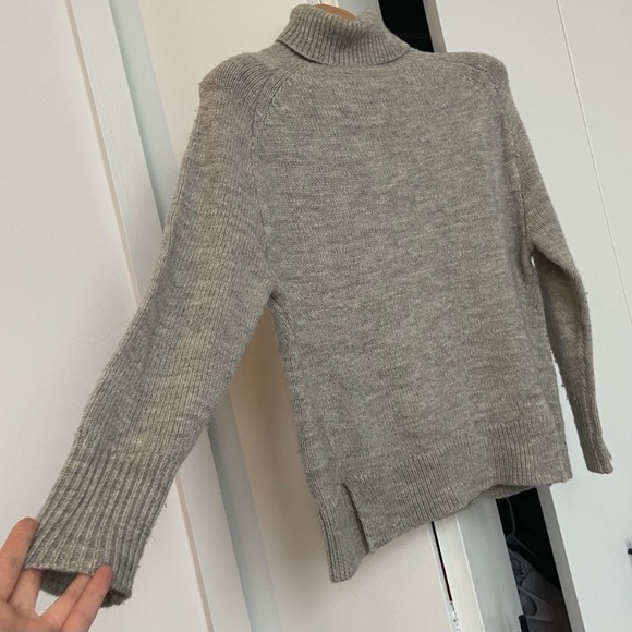 J. Crew - Turtleneck Sweater with Notched Hem - Gray - Size XS - E5934 - Picture 5 of 15